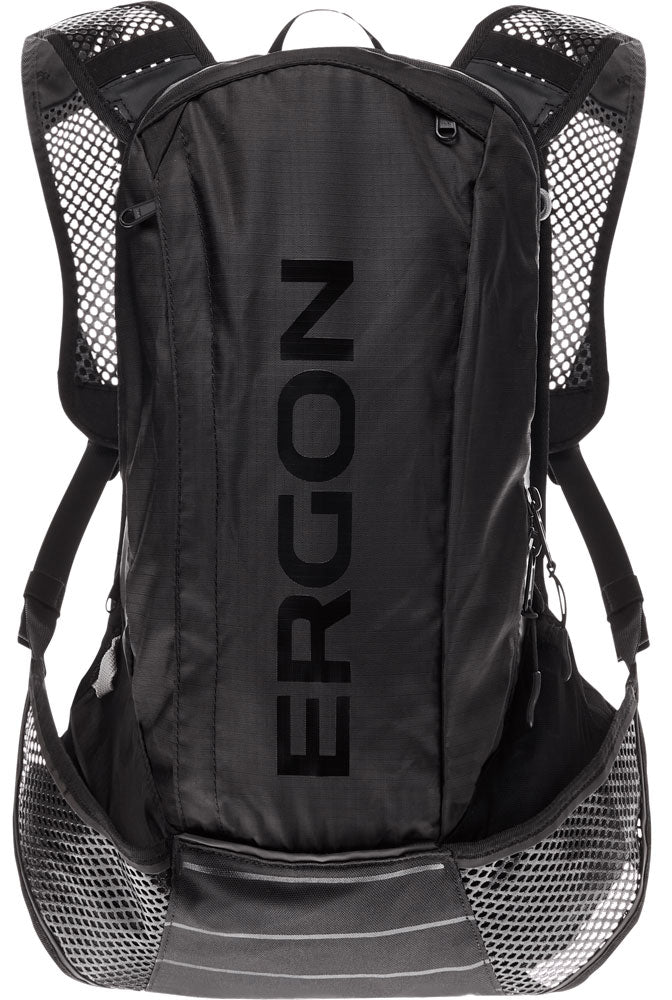 Load image into Gallery viewer, Ergon BX2 Evo Rugtas Zwart - Lichtgewicht - Geschikt voor dagtochten - 10 + 1.5L volume - Waterdicht - Polyester Nylon - Anders bevestigingssysteem - Inclusief regenhoes

