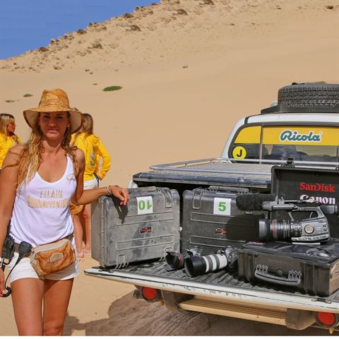 Load image into Gallery viewer, Explorer Cases 3818HL Zwart met Plukschuim
