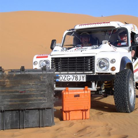 Load image into Gallery viewer, Explorer Cases 4419HL Koffer Zwart met Plukschuim
