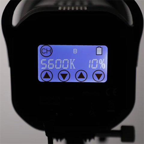 Load image into Gallery viewer, Falcon Eyes Bi-Color LED Lamp Dimbaar BL-10TD op Accu Demo
