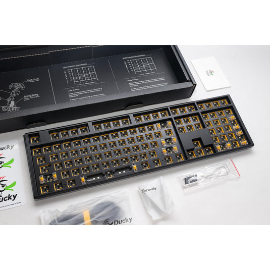 Ducky one 3 ansi layout barebone rgb mechanisch toetsenbord (zwart, us lay-out (qwerty), 100%, rgb leds, hot swap, barebone)