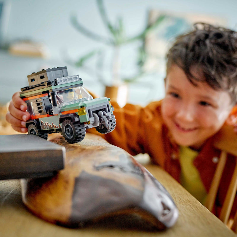 Load image into Gallery viewer, Lego city 60447 4x4 terreinwagen voor in de bergen
