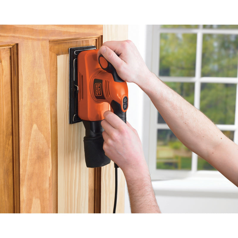 Load image into Gallery viewer, Black+decker 240w 1 3vel vlakschuurmachine (zwart oranje)
