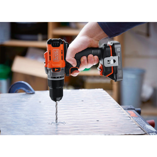 Black+decker 18v 2.0ah schroefklopboormachine (zwart oranje, accu en oplader inbegrepen.)