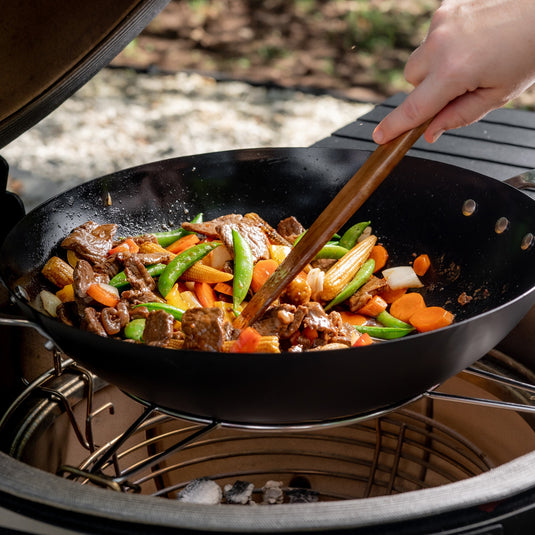 Kamado joe ® karbon staal wok – voor authentiek wokken op de kamado bbq