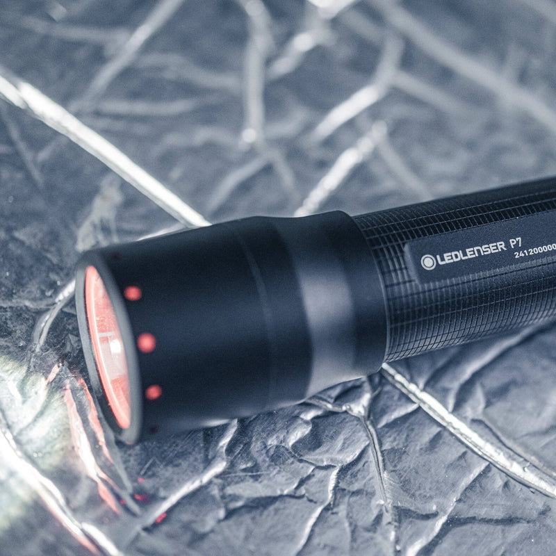 Load image into Gallery viewer, Ledlenser p7 zaklamp (zwart, 650 lm, 6000-7500k)
