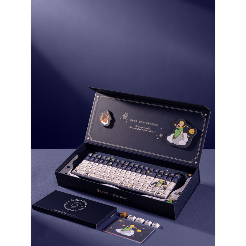Load image into Gallery viewer, Iqunix f97 starry tryst rgb mechanisch gaming toetsenbord (donkerblauw, us lay-out (qwerty), iqunix little prince, 96%, rgb leds, hot-swappable, pbt, 2.4ghz | bluetooth 5.1 | usb-c)
