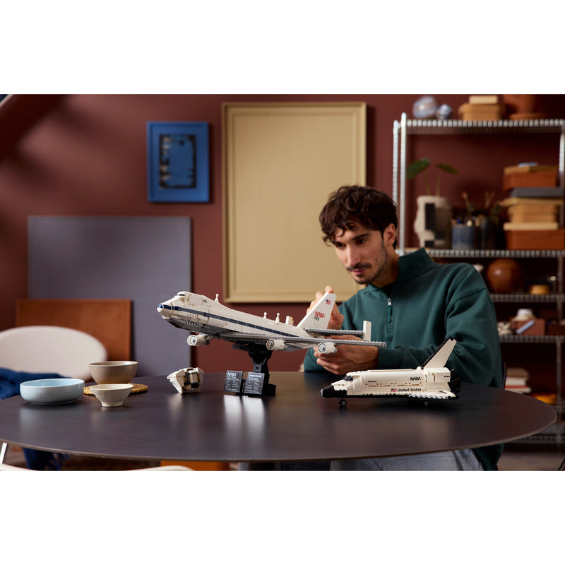 Laden Sie das Bild in Galerie -Viewer, Lego ® icons shuttle carrier aircraft - 10360
