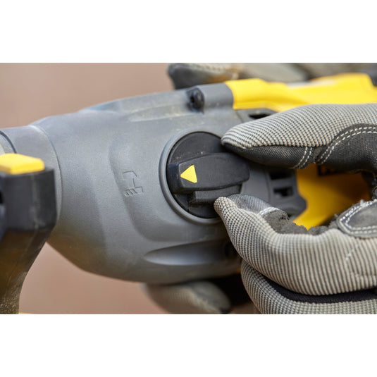 Stanley fatmax v20 18v borstelloze accu hamerboorcombokit boorhamer (geel zwart, sds+, 2 accu's en lader inbegrepen, met koffer)
