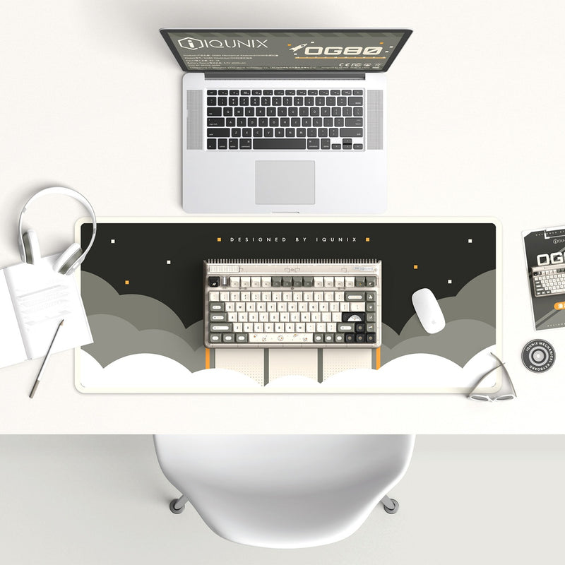 Load image into Gallery viewer, Iqunix og80 hitchhiker wireless mechanical keyboard, gaming toetsenbord (grijs wit, us lay-out, cherry mx silent red, rgb leds, 80% (tkl), hot-swappable, pbt, 2.4ghz | bluetooth 5.1 | usb-c)
