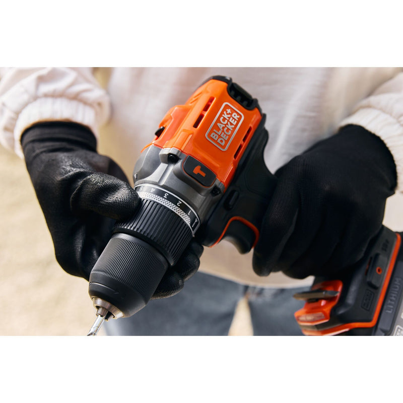 Load image into Gallery viewer, Black+decker 18v 2.0ah schroefklopboormachine (zwart oranje, accu en oplader inbegrepen.)
