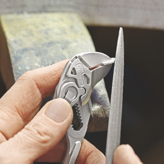 Knipex mini-sleuteltang | tang en schroefsleutel in één gereedschap | 23 mm - 7 8 - 8603125