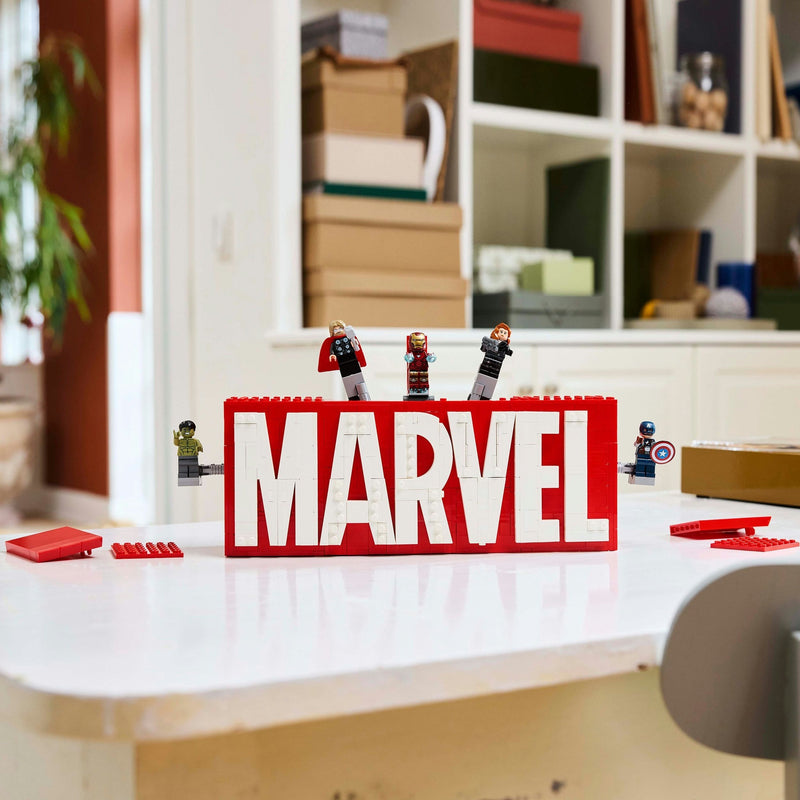 ギャラリービューアに画像をロードする, Lego marvel super heroes - marvel logo en minifiguren constructiespeelgoed (76313)
