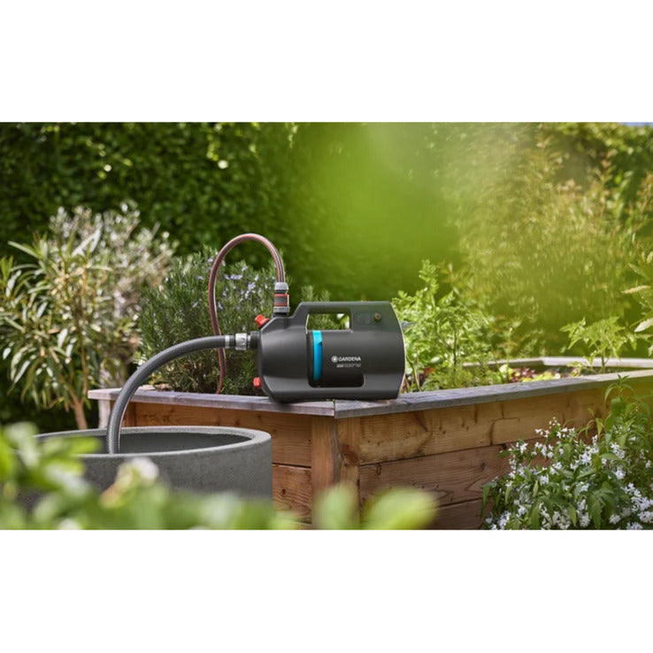 Load image into Gallery viewer, Gardena accu besproeiingspomp 3000 silent 18v p4a gebruiksklare set incl. accu en oplader (donkergrijs turquoise, 14610-20 | pomp | accu | lader)
