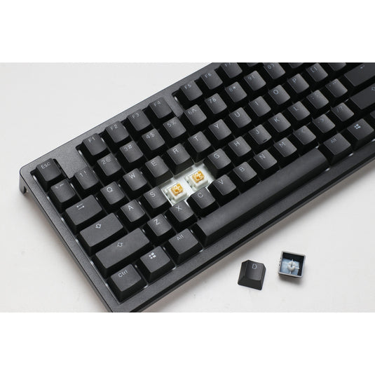 Ducky zero 6108 classic black rgb mechanisch gaming toetsenbord (zwart, us lay-out (qwerty), cherry mx2a brown, 100%, rgb leds, double-shot pbt, hot swap, 2.4ghz | bluetooth | usb-c)