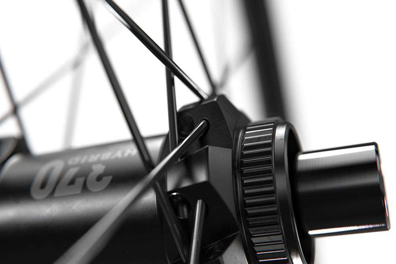 Load image into Gallery viewer, Dt swiss hu 1900 spline® 29 25mm cl front wheel
