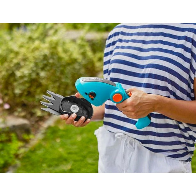 Load image into Gallery viewer, Gardena accu gras- buxusschaar comfortcut li grasschaar (turquoise zwart, incl. li-ion-accu 3,0ah)

