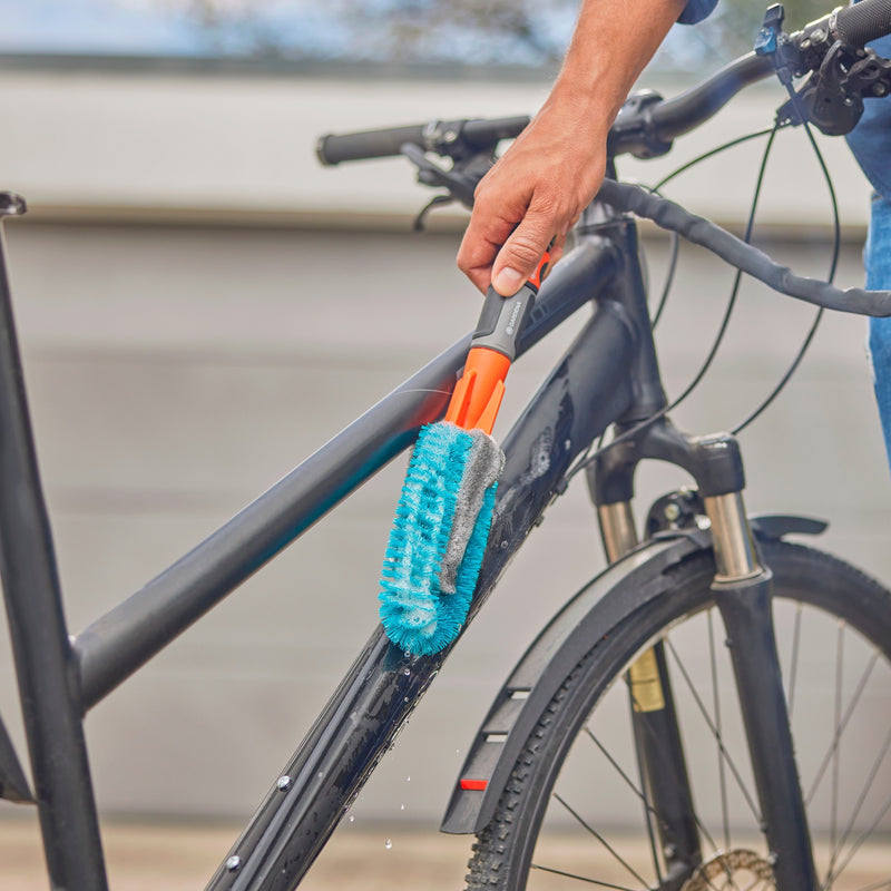 Load image into Gallery viewer, Gardena cleansystem fietswasset, met fietsborstel, slang en zeepstaafje wasborstel (grijs turquoise, 18864-20)
