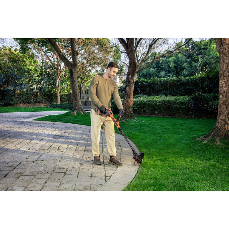 Load image into Gallery viewer, Black+decker 18v trimmer met 2 messen en accu grastrimmer (zwart oranje, 25 cm, accu inbegrepen)
