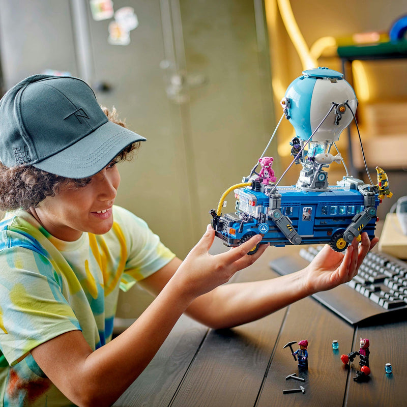 Load image into Gallery viewer, Lego fortnite 77073 battle bus
