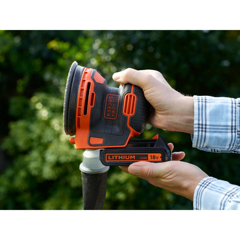 Load image into Gallery viewer, Black+decker bdcros18 18v accu excentrische schuurmachine (zwart oranje, opbergtas, oplader en accu inbegrepen)
