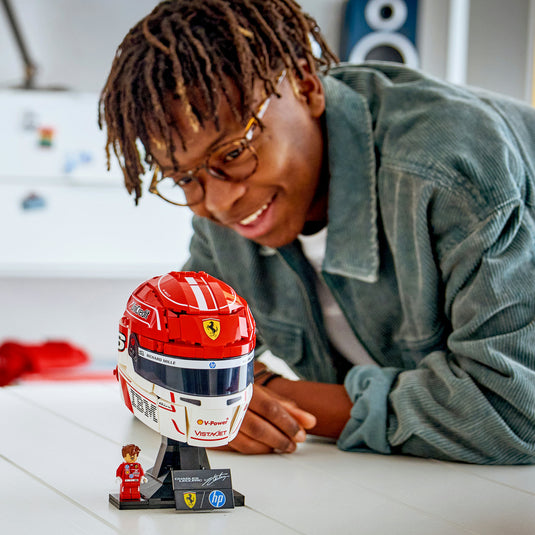 Lego editions scuderia ferrari hp helm van charles leclerc - 43014