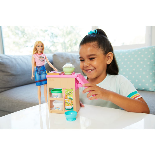 Barbie noodle bar speelset en pop