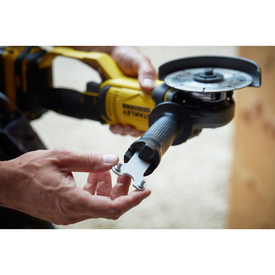 Stanley fatmax v20 18v haakse slijper (geel zwart, koffer, 2 accu's (4.0ah) en oplader (4a) inbegrepen)