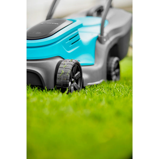 Gardena accugrasmaaier powermax 30 18v p4a set (zwart turquoise, incl. li-ion accu 4,0ah, power for all alliance)