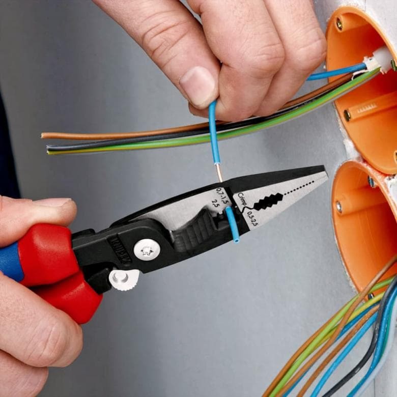 Load image into Gallery viewer, Knipex elektro-installatietang 13 82 200 (rood blauw, slank ontwerp, geschroefde verbinding)
