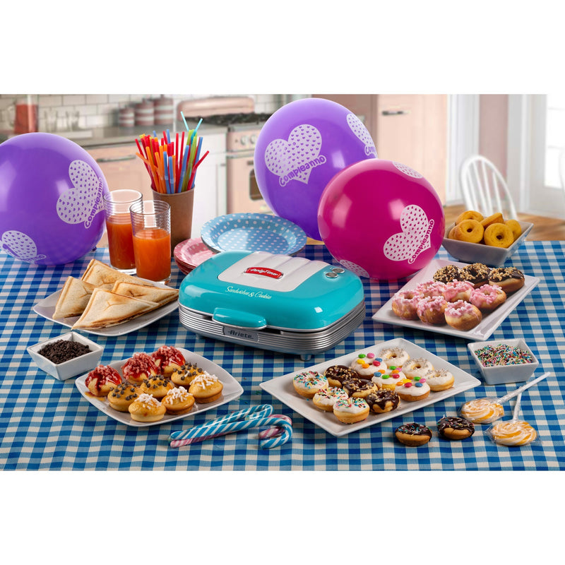 Load image into Gallery viewer, Ariete party time tosti cupcake maker 1972 01 sandwichmaker (lichtblauw)
