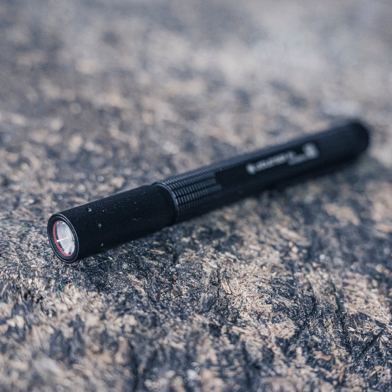 Load image into Gallery viewer, Ledlenser p4 zaklamp (zwart, 180 lm, 6000-7500k)
