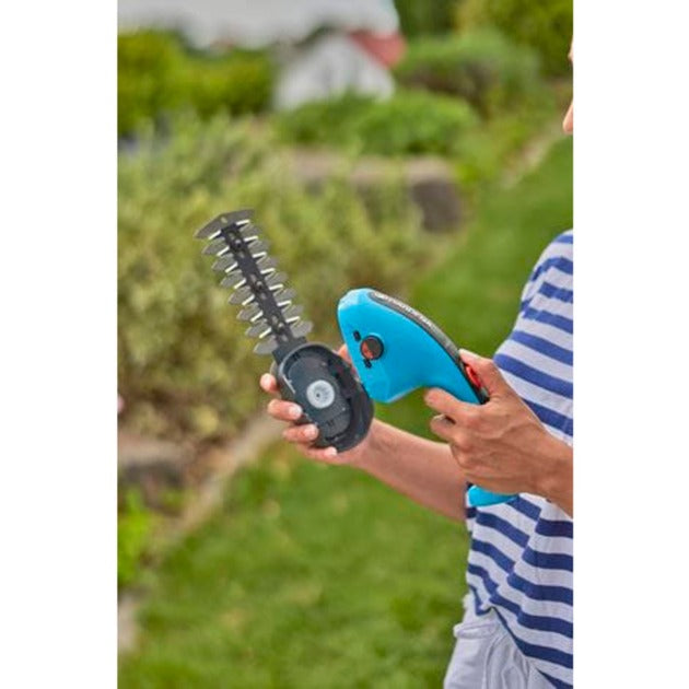 Load image into Gallery viewer, Gardena accu gras- buxusschaar classiccut li grasschaar (turquoise zwart, incl. li-ion-accu 2,5ah)
