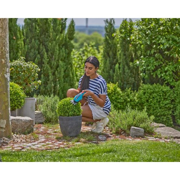 Load image into Gallery viewer, Gardena accugrasschaar classiccut li set + steel wielen - 09886-20 09886-20
