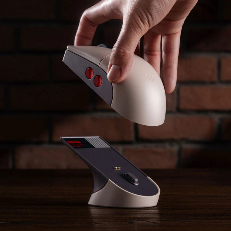 Laden Sie das Bild in Galerie -Viewer, 8bitdo retro r8 mouse - n edition (grijs rood, 50 - 26000 dpi, bluetooth usb-c 2.4 ghz)
