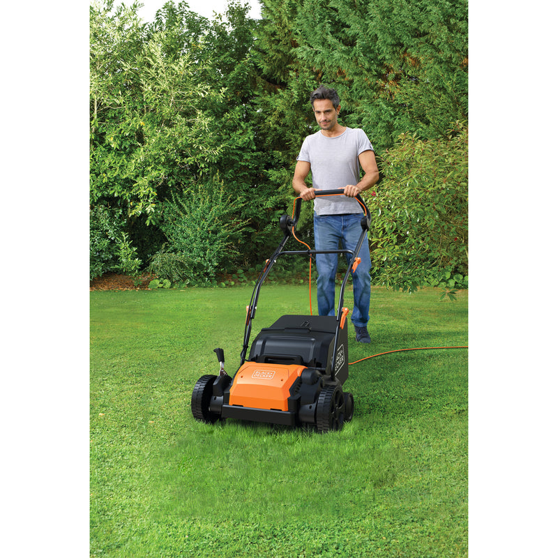 Load image into Gallery viewer, Black+decker beoep320-qs 1200w 30cm verticuteerder (zwart oranje)
