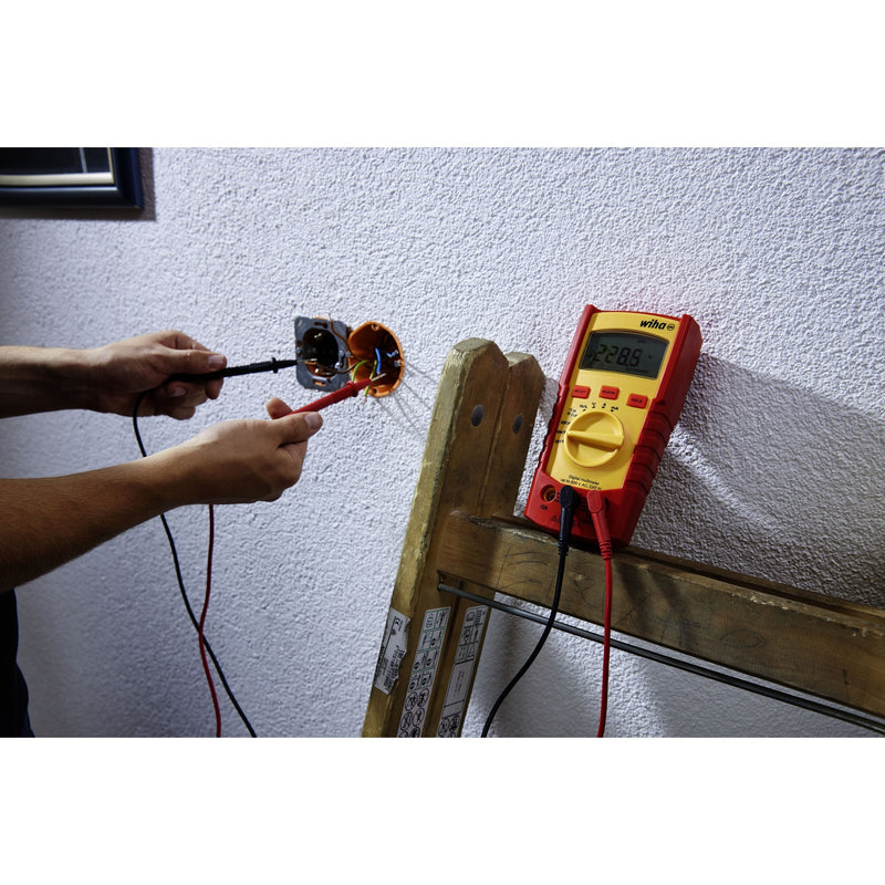 Afbeelding laden in galerijviewer, Wiha digitale multimeter tot 600 v ac, cat iv meetapparaat (rood geel)
