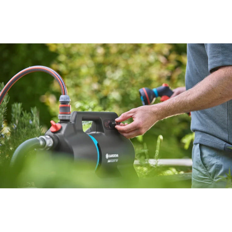 Load image into Gallery viewer, Gardena accu besproeiingspomp 3000 silent 18v p4a gebruiksklare set incl. accu en oplader (donkergrijs turquoise, 14610-20 | pomp | accu | lader)
