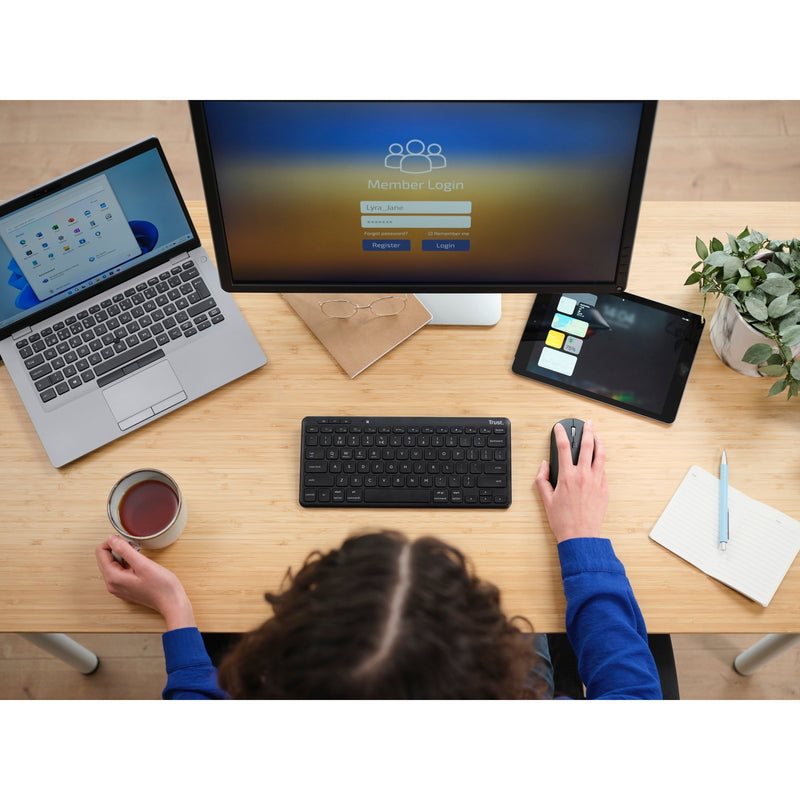 Load image into Gallery viewer, Trust lyra compact draadloos toetsenbord (zwart, us lay-out, scissor switches, 2,4 ghz usb, bluetooth, 65%)
