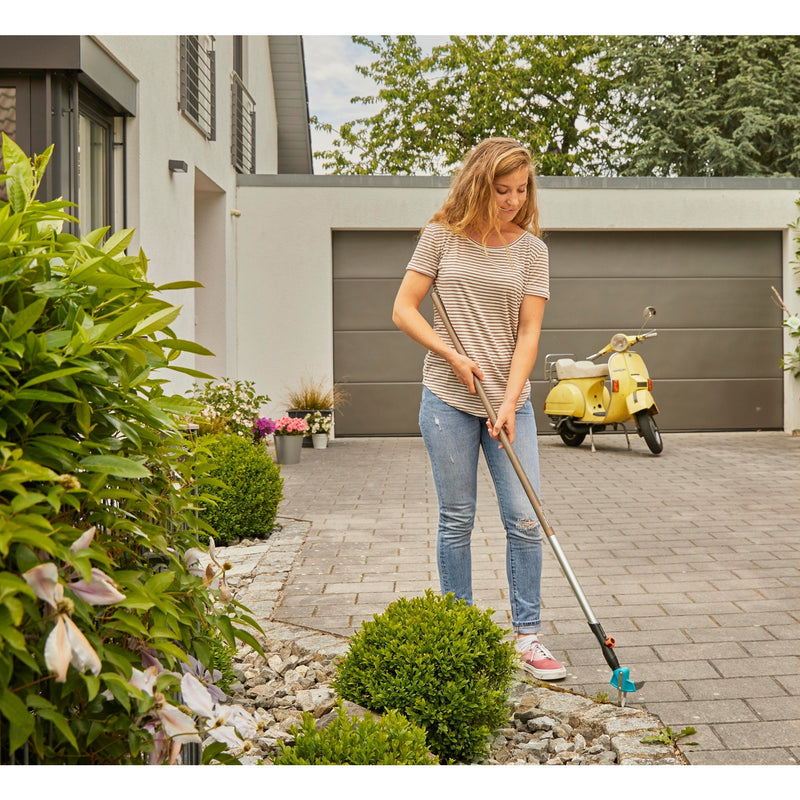 Load image into Gallery viewer, Gardena 2-in-1 combisystem onkruidwieder voor patio’s voegenkrabber (turquoise, 3607-20)
