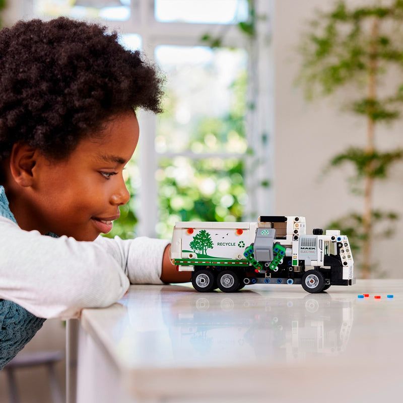 Load image into Gallery viewer, Lego technic - mack lr electric vuilniswagen constructiespeelgoed (42167)

