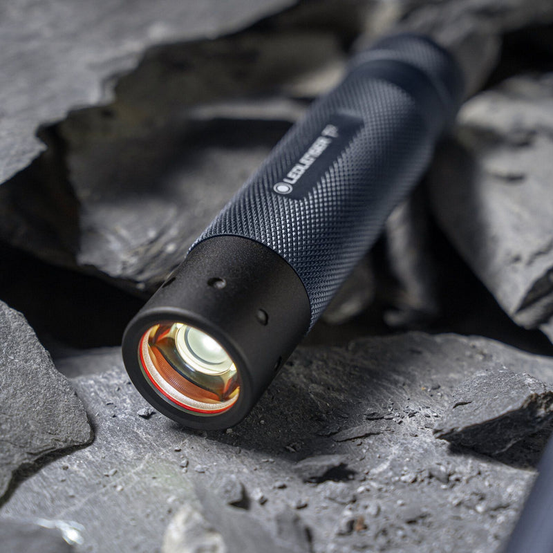 Load image into Gallery viewer, Ledlenser t² led 25th anniversary edition zaklamp (donkerblauw, 240 lm, 6000 - 8000k)
