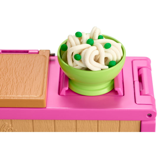 Barbie noodle bar speelset en pop