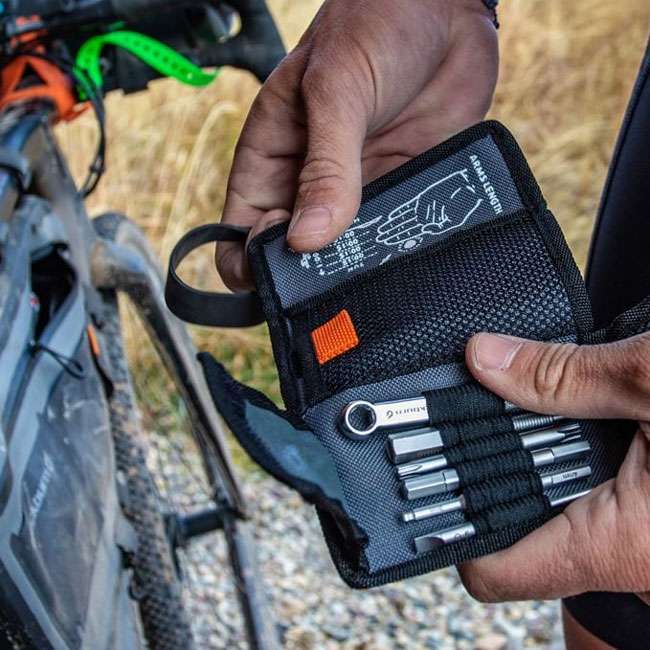 Load image into Gallery viewer, Blackburn big switch ratchet multi-tool
