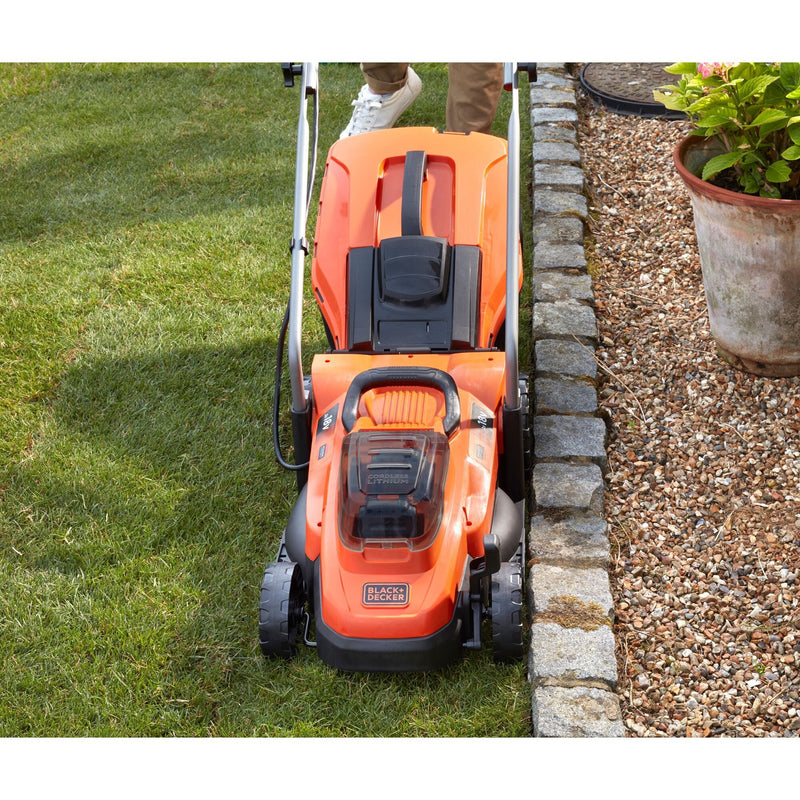 Load image into Gallery viewer, Black+decker bcmw3318l2-qw 2x 18v grasmaaier (oranje zwart, 2x 18v 2.5ah accu en oplader inbegrepen)
