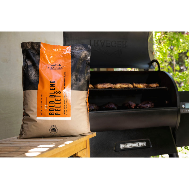 Load image into Gallery viewer, Traeger bold blent pellets - limited edition brandstof (8 kg)
