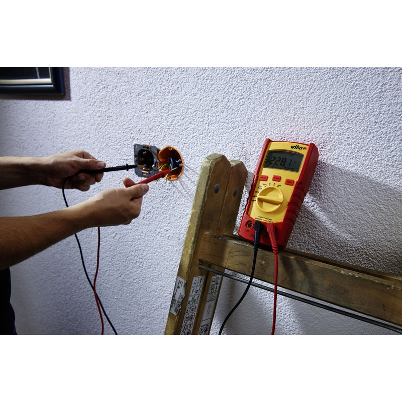 Afbeelding laden in galerijviewer, Wiha digitale multimeter tot 600 v ac, cat iv meetapparaat (rood geel)
