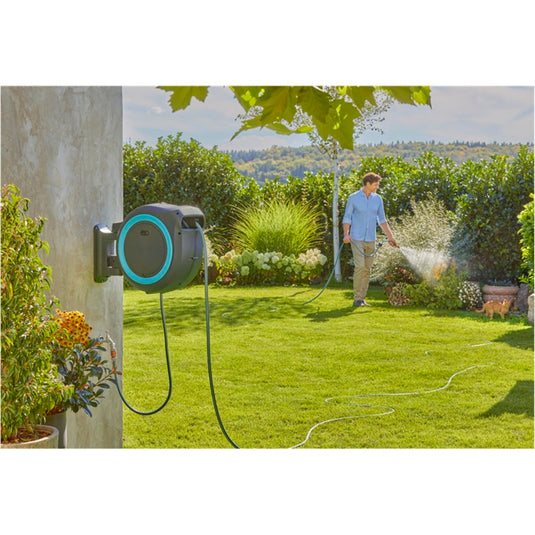 Gardena 35 m wand-slangenbox powerroll xl slanghaspel (grijs turquoise, 35 meter, accu en oplader niet inbegrepen, power for all alliance)