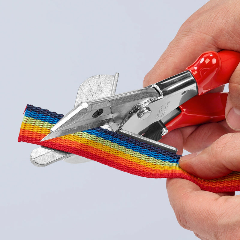 Load image into Gallery viewer, Knipex versteksnijder voor kunststof- en rubberprofielen 94 35 215 kniptang
