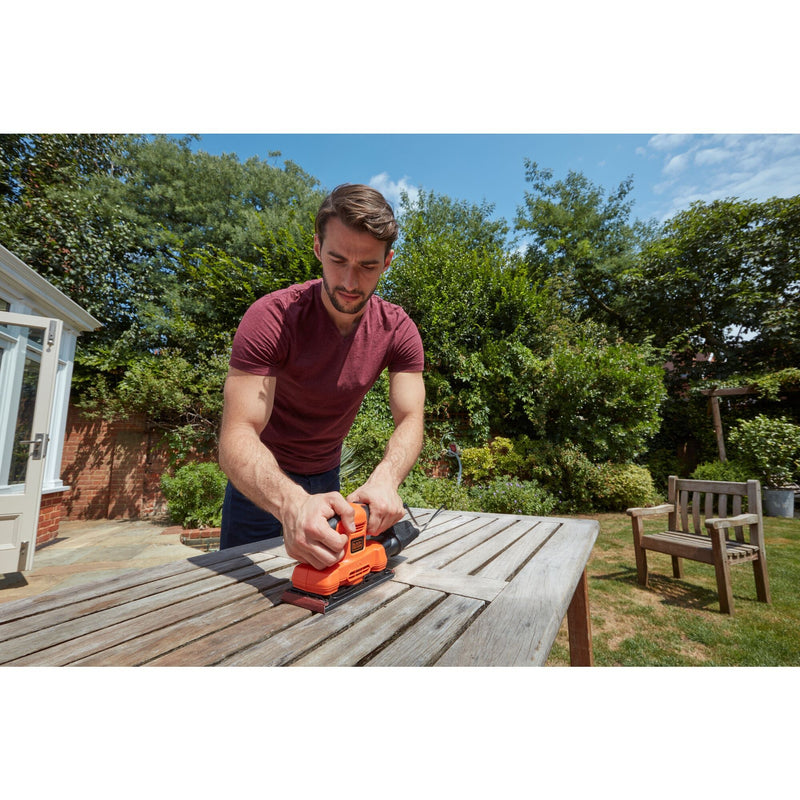 Load image into Gallery viewer, Black+decker 150w 1 3 vel vlakschuurmachine bew220-qs (oranje zwart)
